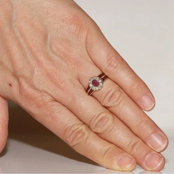 Vintage Circa 1980s 18k Gold Natural Diamond And Caliber Ruby Ring size 7